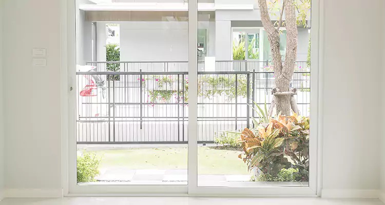 Balcony Screen Door Repair in Wekiwa Springs, FL