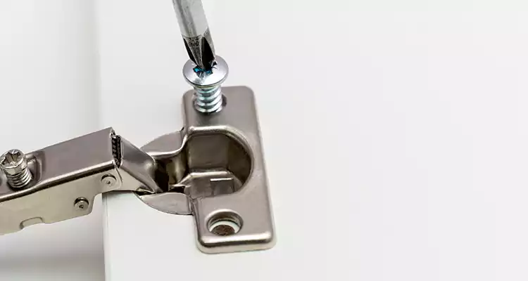 Screen Door Hinge Repair in Wekiwa Springs, FL