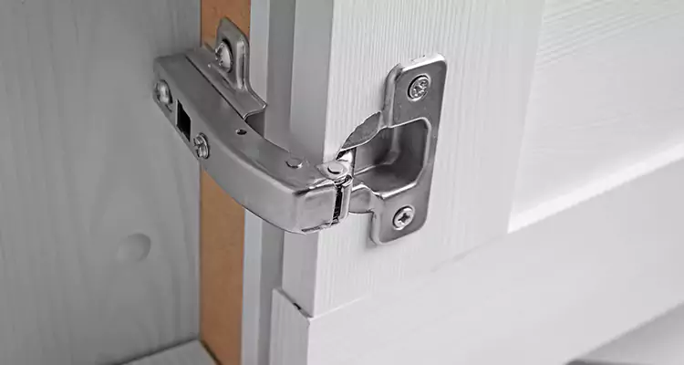 Shower Door Hinge Replacement in Wekiwa Springs, FL