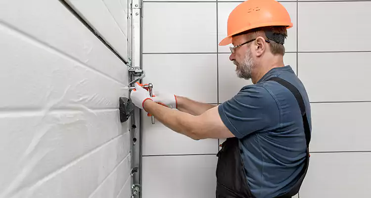 Emergency Garage Door Repair in Wekiwa Springs, FL