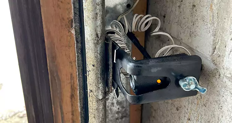 Fix Broken Garage Door Sensor in Wekiwa Springs, FL