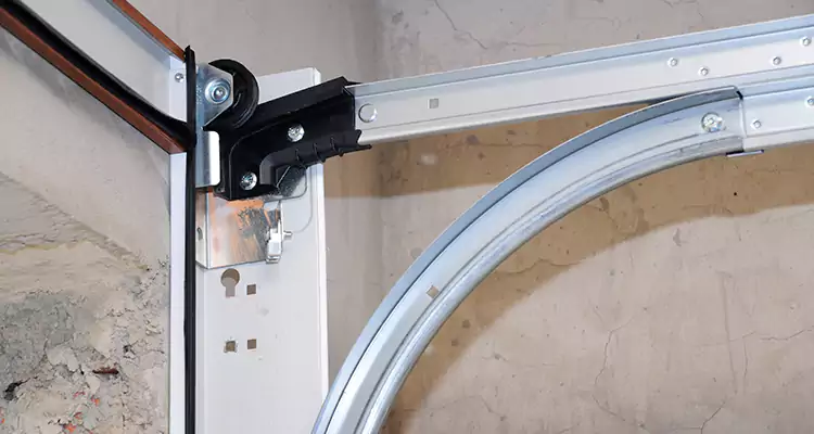 Maintain Liftmaster Garage Door Off Track in Wekiwa Springs, FL