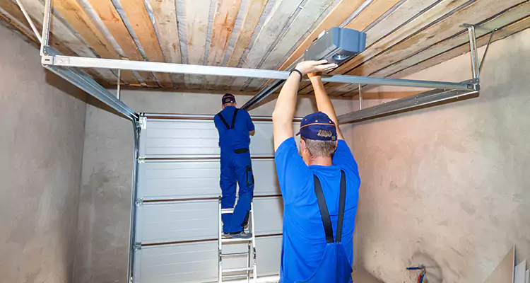 Garage Door Opener Technician in Wekiwa Springs, FL